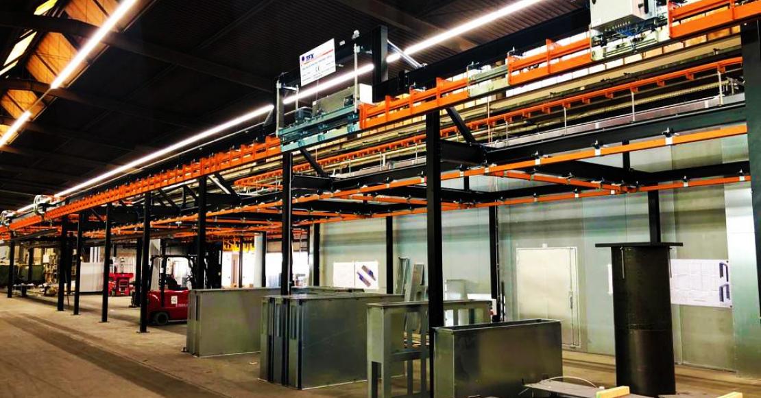 power and free, dropsecties, kettingbanen, kettingbaansysteem, monorailsysteem, GIS-takels, cleantrack, bovenloopkranen, zwenkkranen, intern transportsysteem, traversekranen, verdeelbrug, spuitrobots, peodercoatingstraat, poedercoatcabine, moffelovens, baden